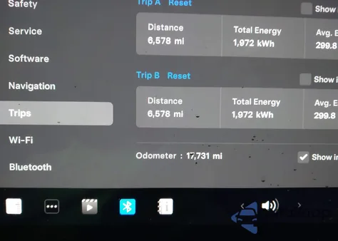 2023 Tesla Model Y Awd/Long Range Dual Motor All-Wheel Drive z USA, uszkodzony, nr VIN 7SAYGDEE8PA077608